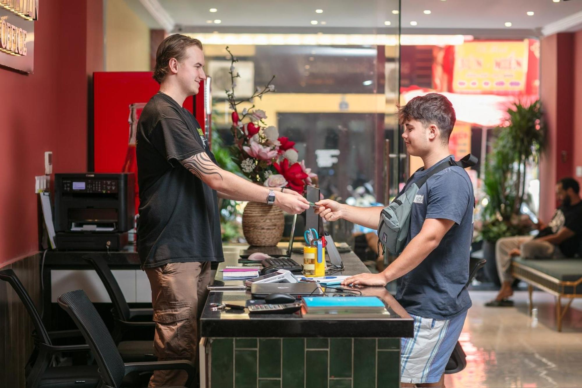 Lakeview Backpackers Hostel & Rooftop Bar Hanoi Eksteriør billede