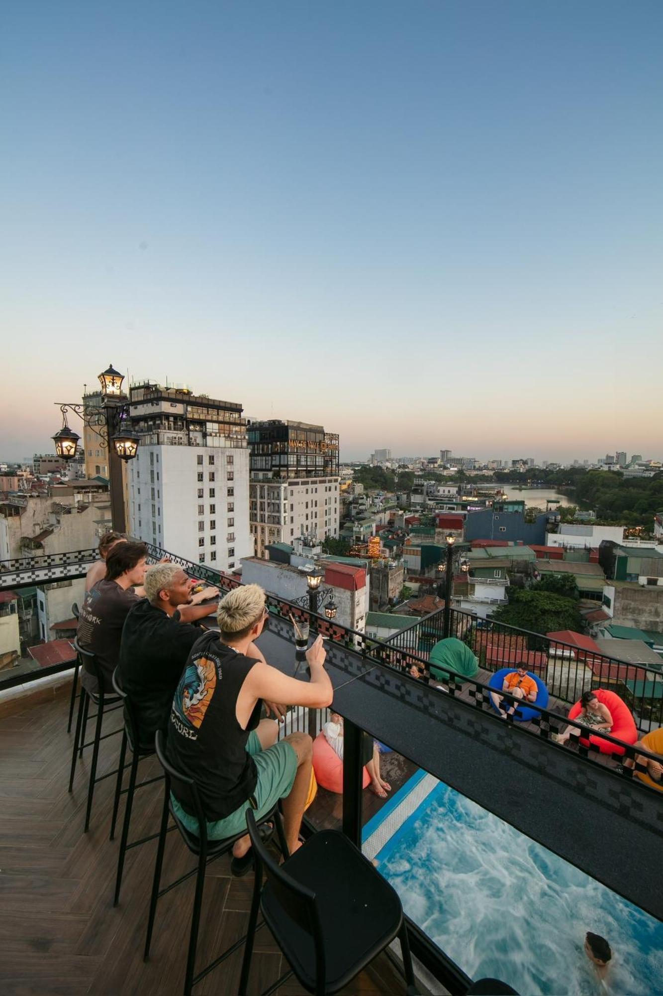 Lakeview Backpackers Hostel & Rooftop Bar Hanoi Eksteriør billede