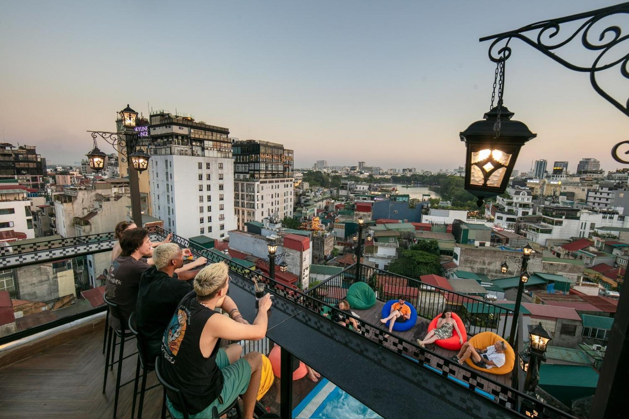 Lakeview Backpackers Hostel & Rooftop Bar Hanoi Eksteriør billede
