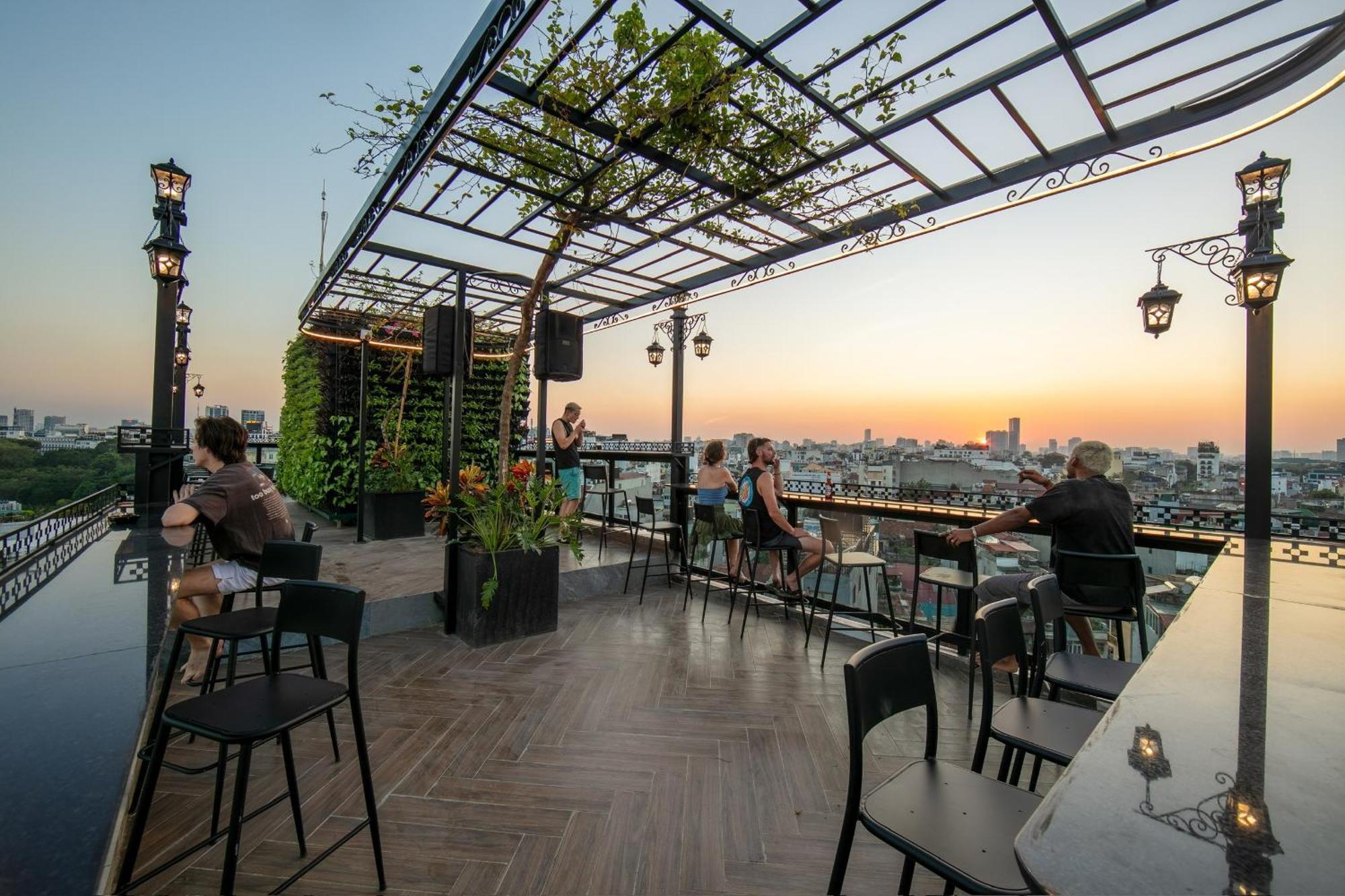Lakeview Backpackers Hostel & Rooftop Bar Hanoi Eksteriør billede
