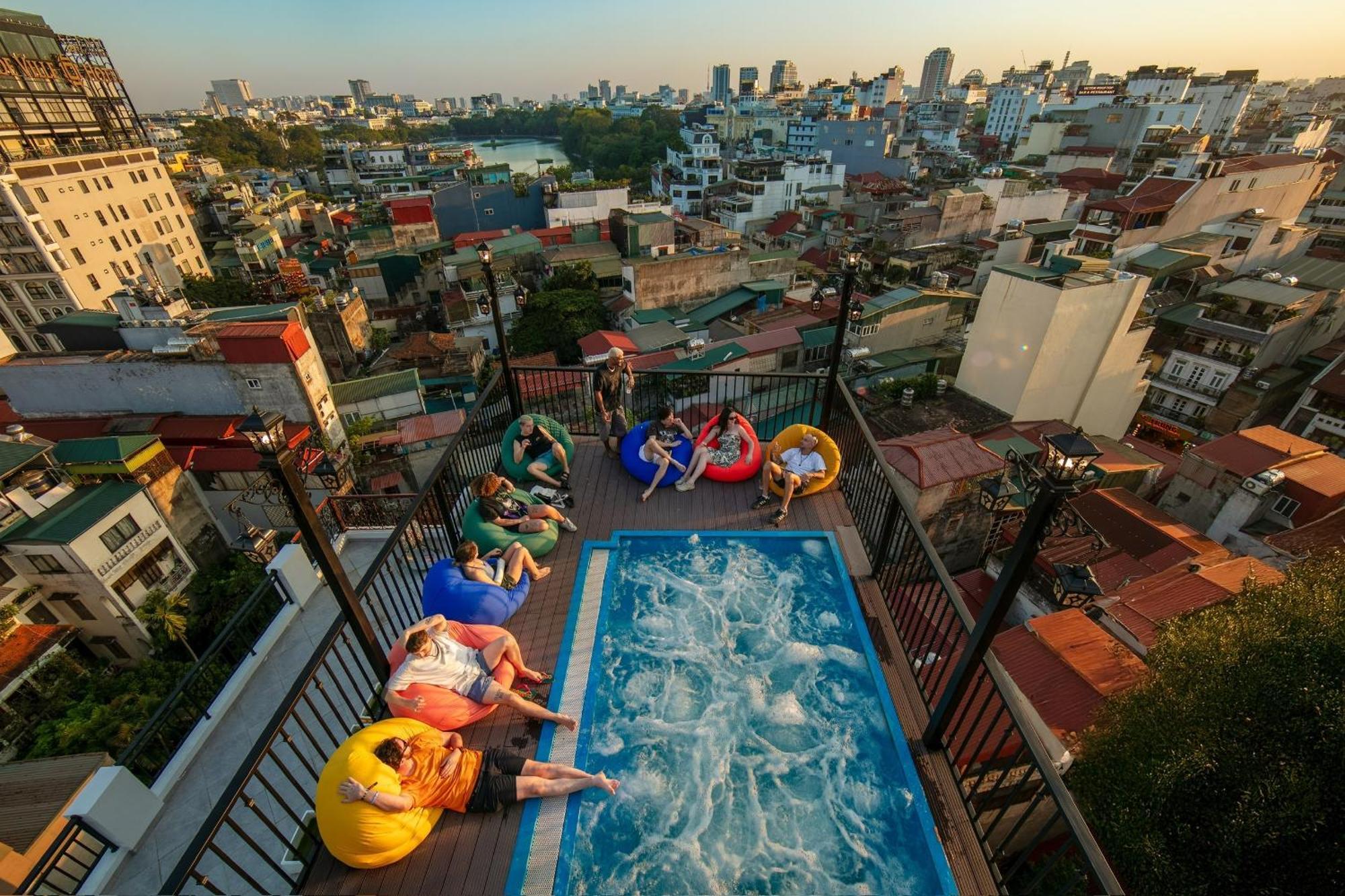 Lakeview Backpackers Hostel & Rooftop Bar Hanoi Eksteriør billede