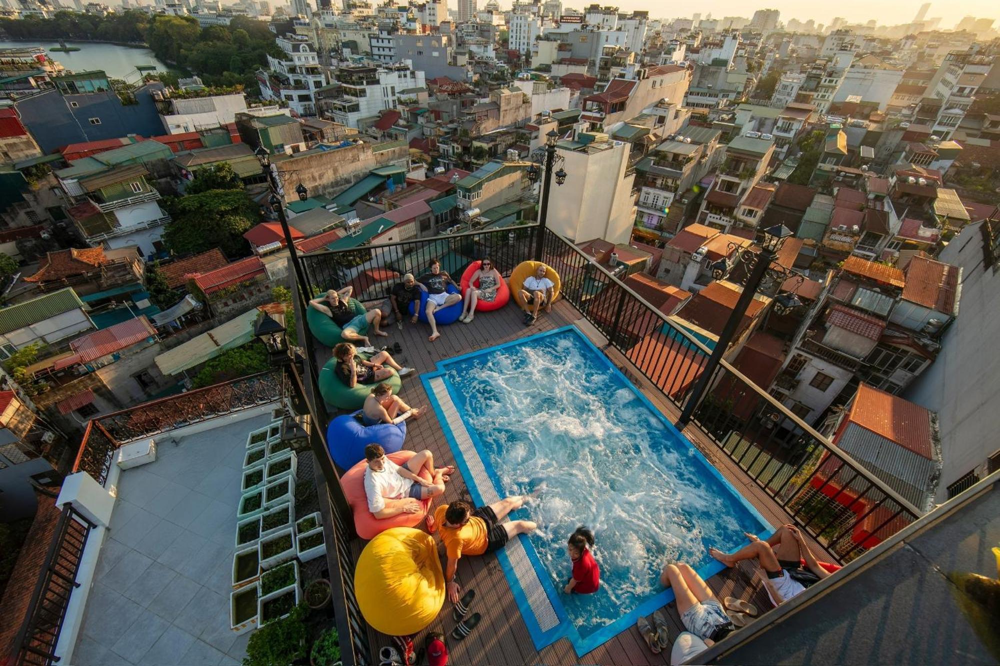Lakeview Backpackers Hostel & Rooftop Bar Hanoi Eksteriør billede